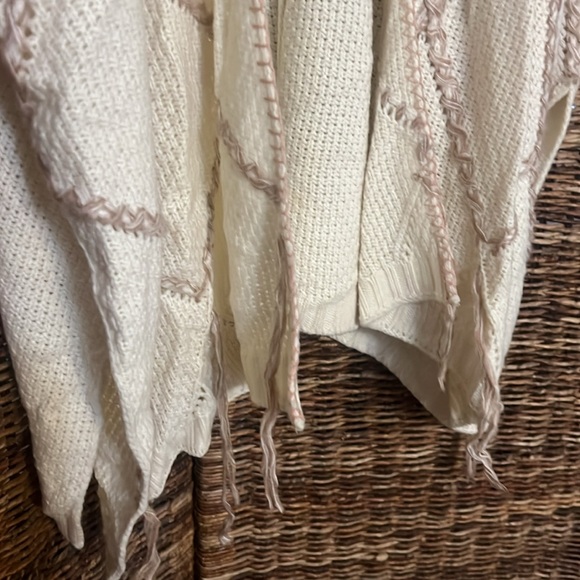 Cream and Mauve stitch sweater poncho - Picture 5 of 6